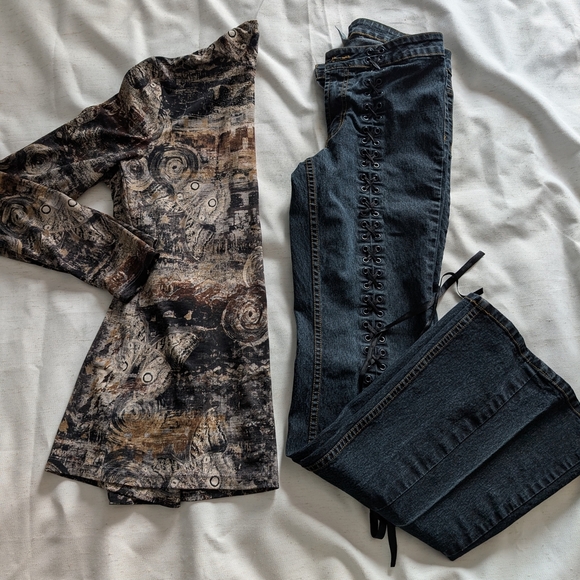 Elegant Swirl Pattern Long Sleeve Blouse - Picture 3 of 6